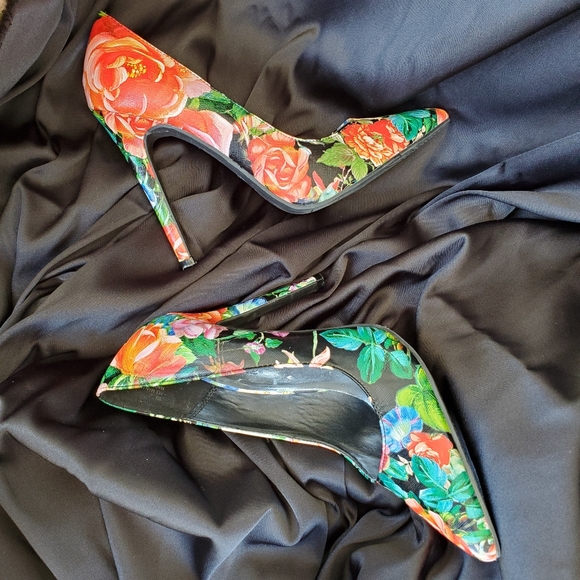 Hot Tomato Heels - Picture 4 of 8